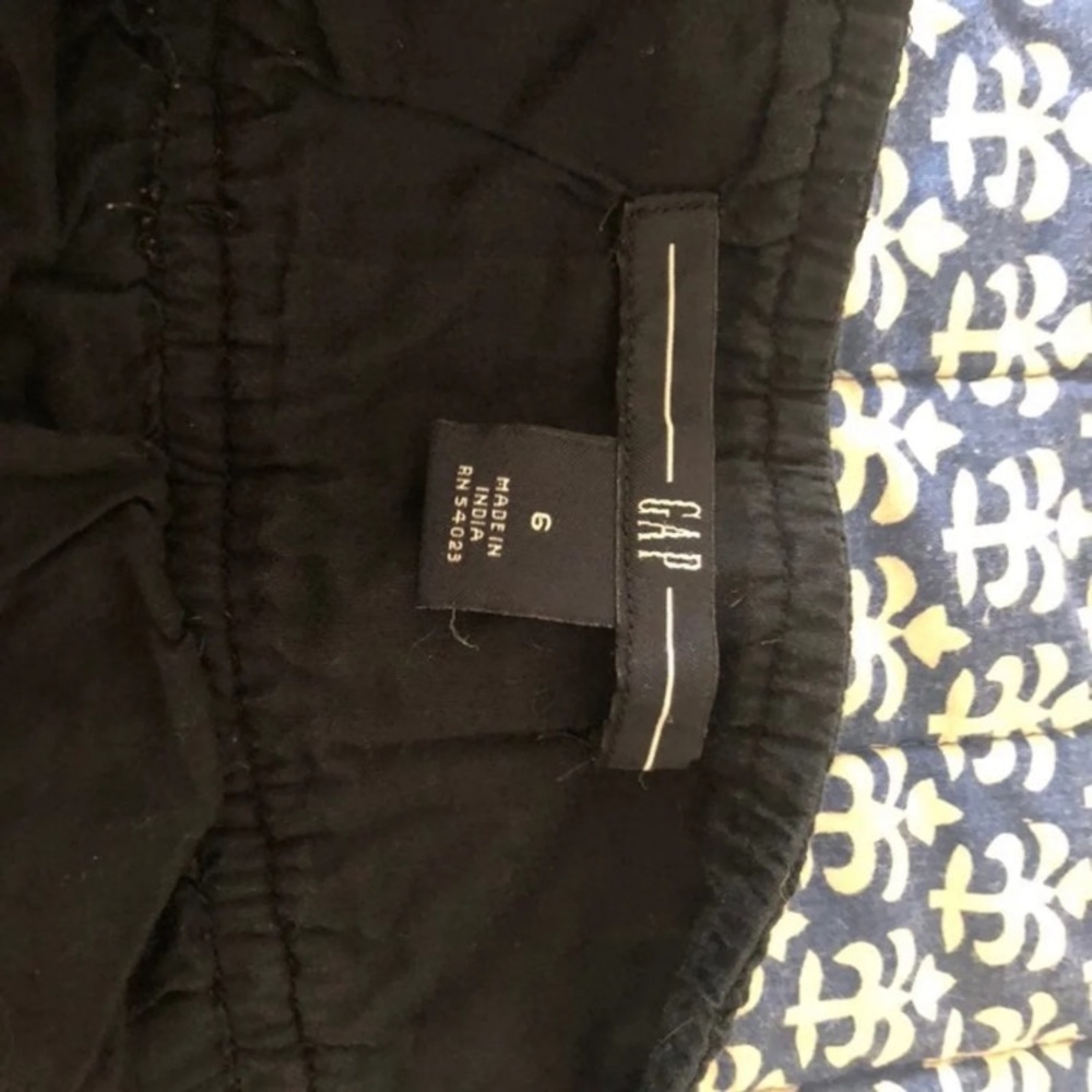 GAP Navy Eyelet Skirt - Picture 4 of 9